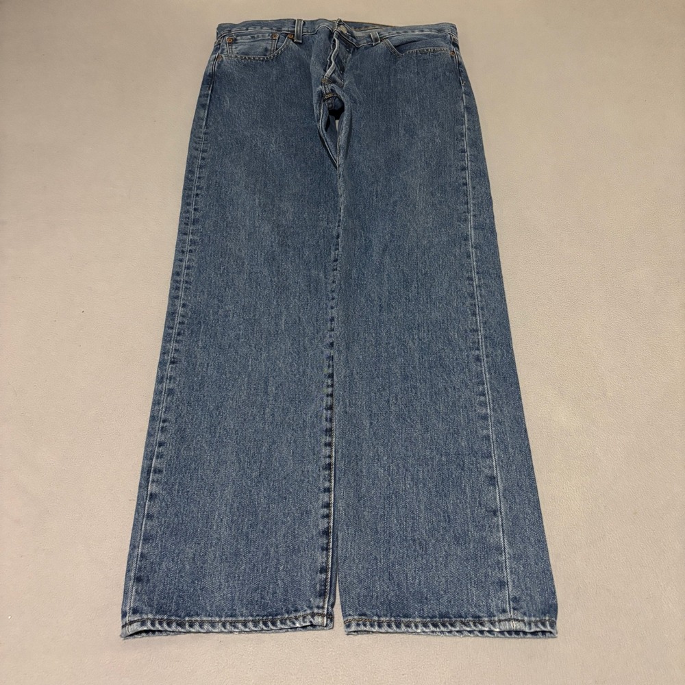Levis 501 Original Fit Jeans Mens 34x32 Medium Wash Blue Button Fly Denim
